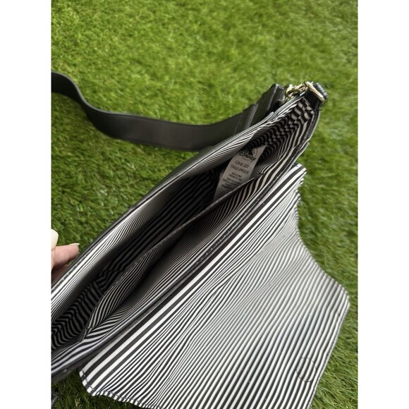 Disney Mickey Mouse Purse Black Adjustable Crossbody Bag Pin Trading Retired - Picture 5 of 8